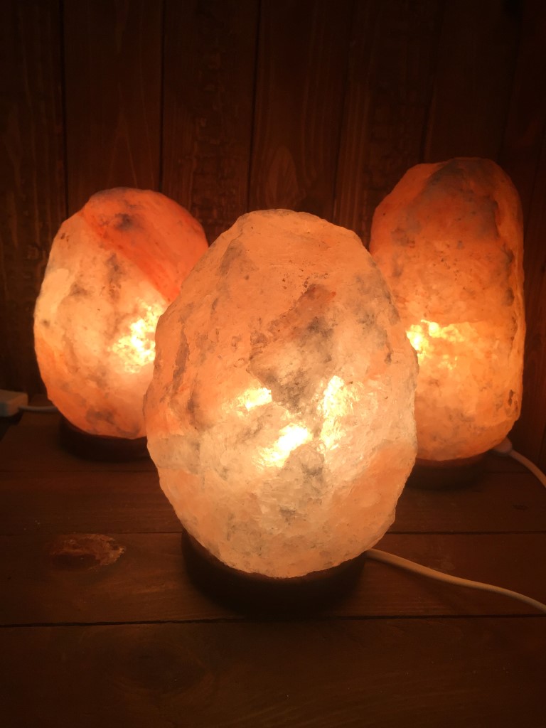 https://www.lalashops.nl/media/catalog/product/z/o/zoutlamp_haliet_gloeilamp_1_2.jpg